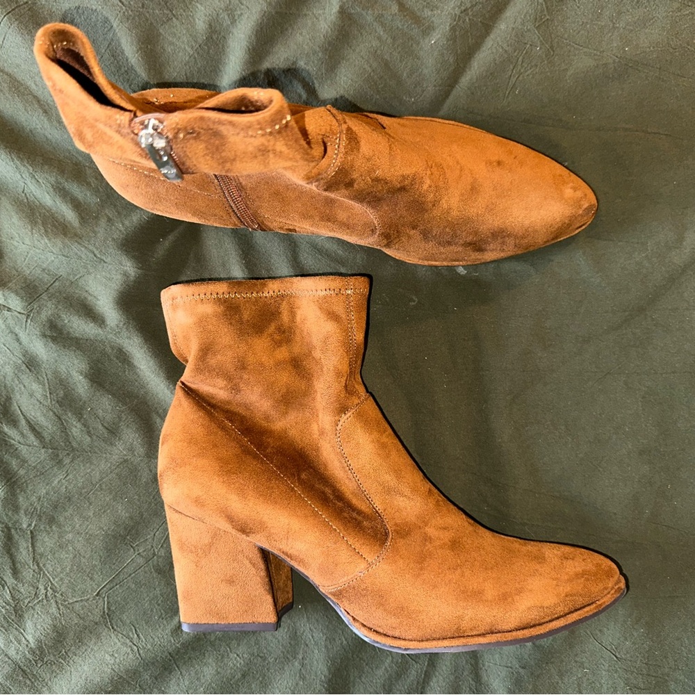 Elegant Tan Suede Ankle Boots